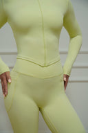 Fitted zip-up jacket with thumbhole sleeves — DWEGO
